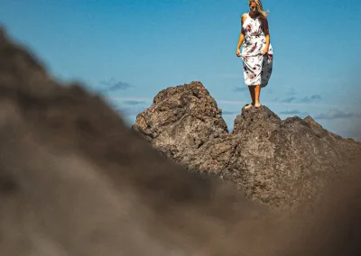 kobieta na skale